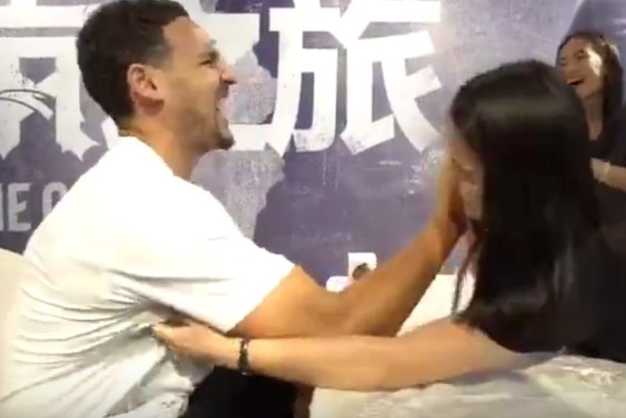 Klay Thompson arm wrestle tickle