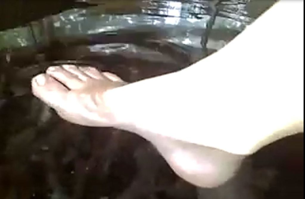 Olivia Munn tickle fish pedicure 2